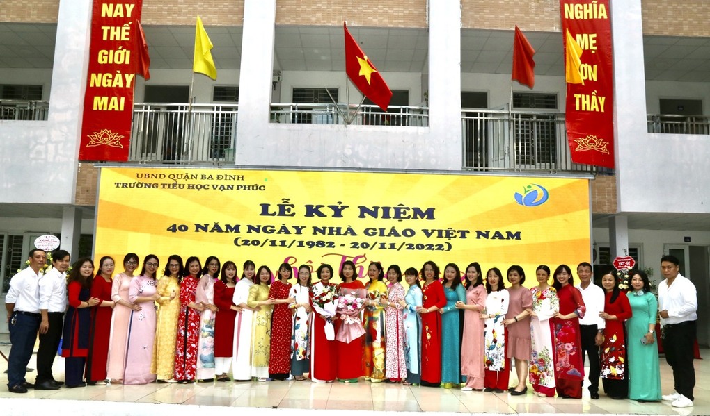 Trường Tiểu học Vạn Phúc chào mừng kỷ niệm 40 năm Ngày nhà giáo Việt Nam (20/11/1982 - 20/11/2022)