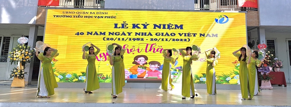 Tiết mục múa "Xinh tươi Việt Nam" - Chi đoàn Trường Tiểu học Vạn Phúc