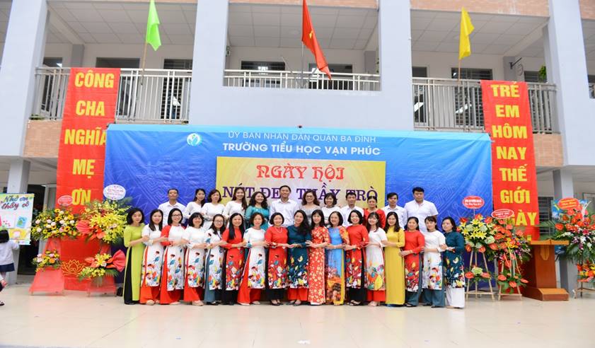 Tưng bừng ngày hội “Nét đẹp thầy trò” chào mừng 38 năm ngày Nhà giáo Việt Nam 20/11 năm học 2020 - 2021 trường Tiểu học Vạn Phúc